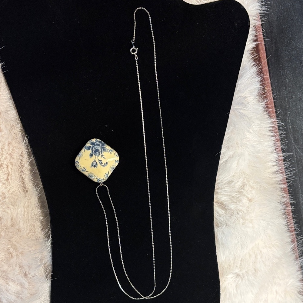 Elegant Silver Necklace with Yellow Pendant